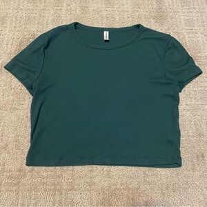 {Aritzia | Sunday Best} Cropped Ribbed Short Sleeve Tee | Green ~ Size Medium